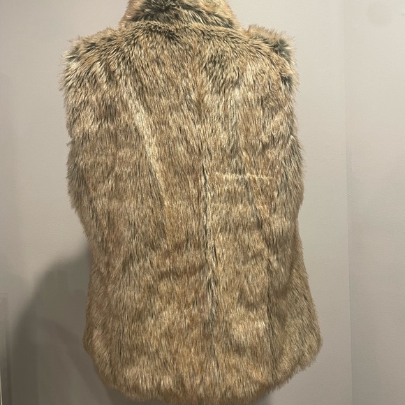 BCBGeneration Faux Fur Vest - Picture 4 of 5